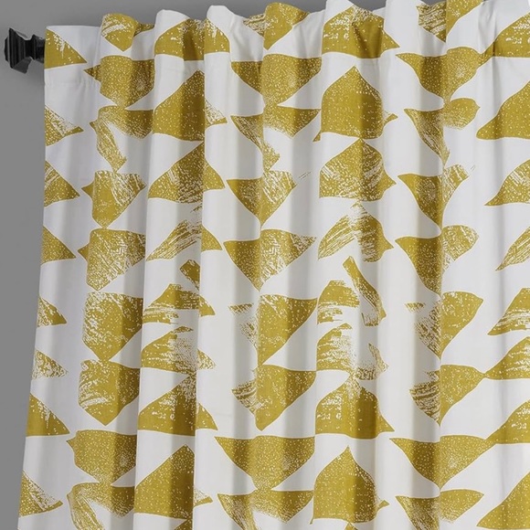 Stylish blackout curtains made with exceptional fabric! Curtains are 100% - Picture 4 of 7